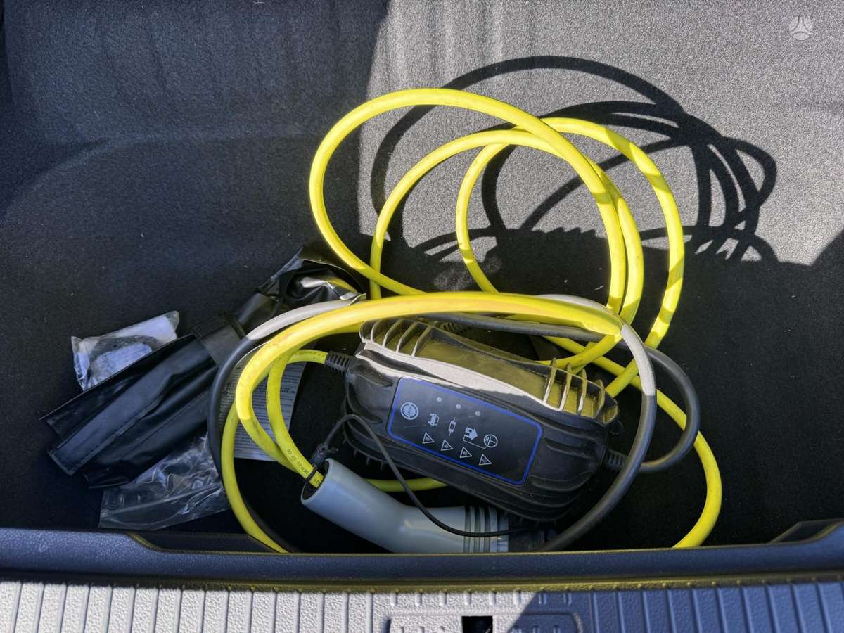 Volkswagen Passat - 11