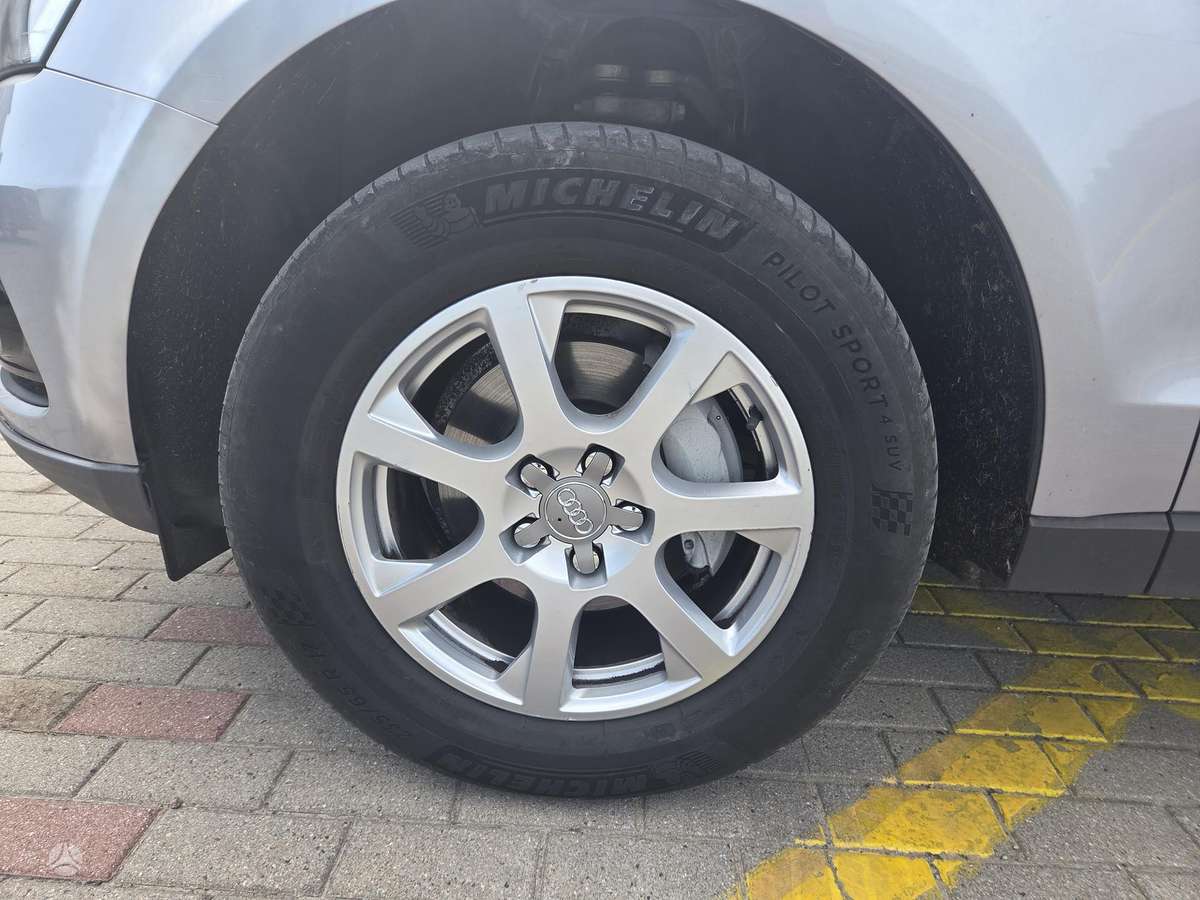 Audi Q5, 2.0 l., off-road / crossover