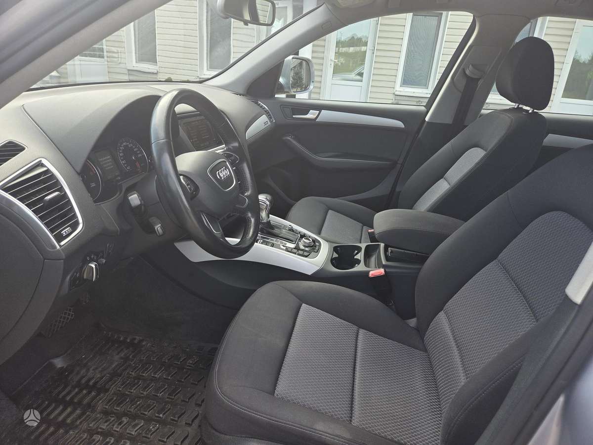 Audi Q5, 2.0 l., off-road / crossover
