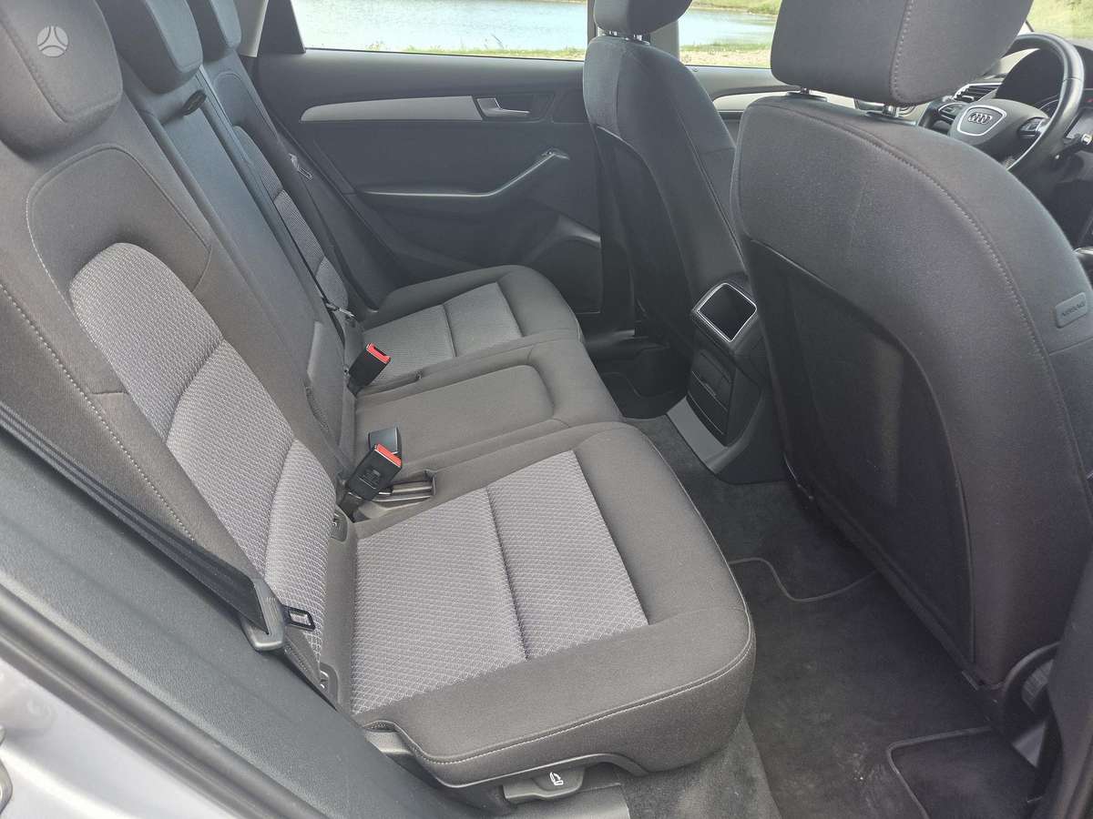 Audi Q5, 2.0 l., off-road / crossover