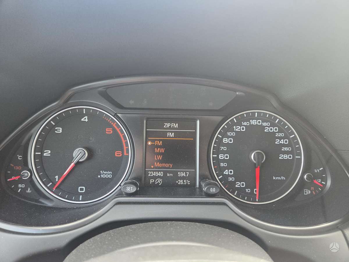 Audi Q5, 2.0 l., off-road / crossover