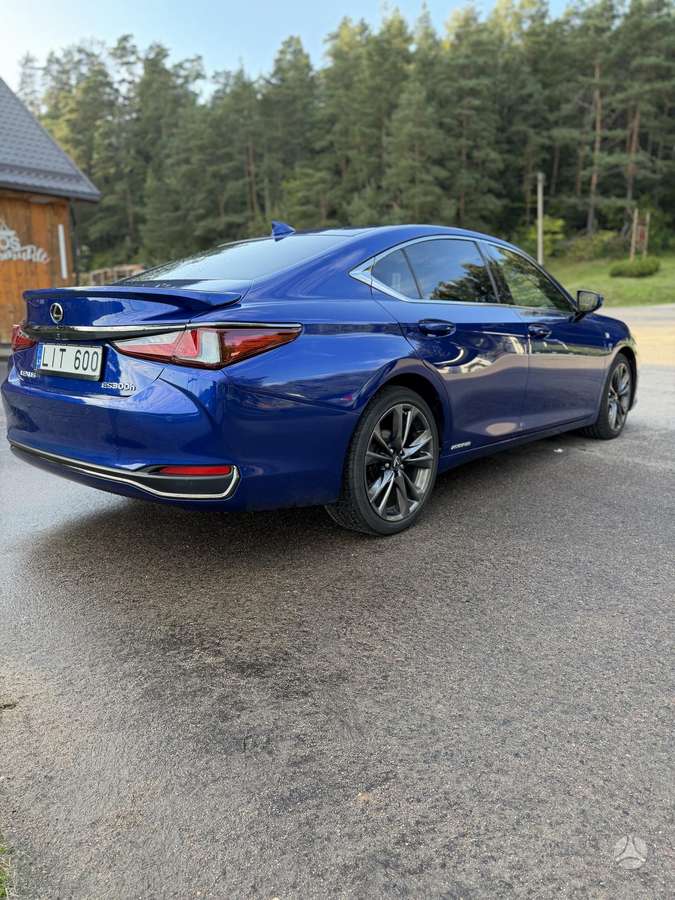 Lexus ES 300h, 2.5 l., Седан