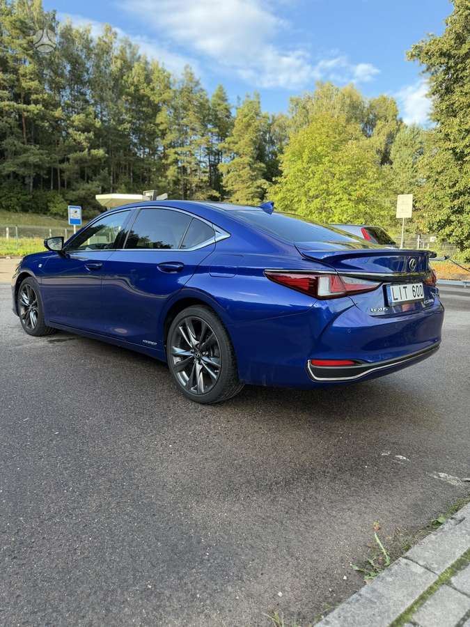 Lexus ES 300h, 2.5 l., Седан