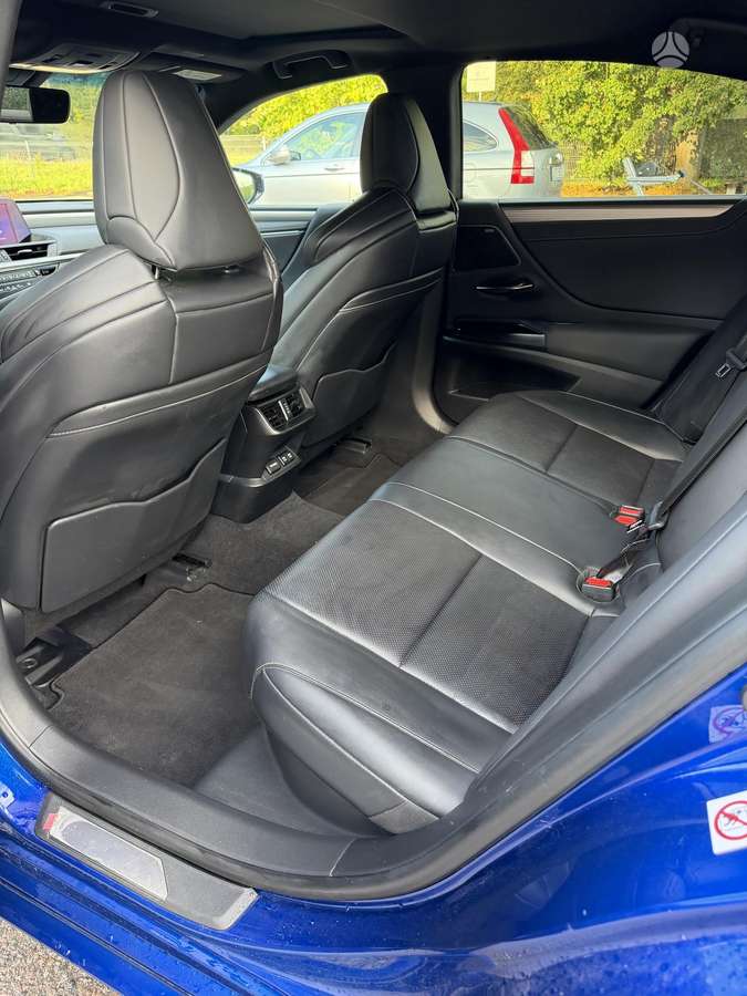 Lexus ES 300h, 2.5 l., Седан