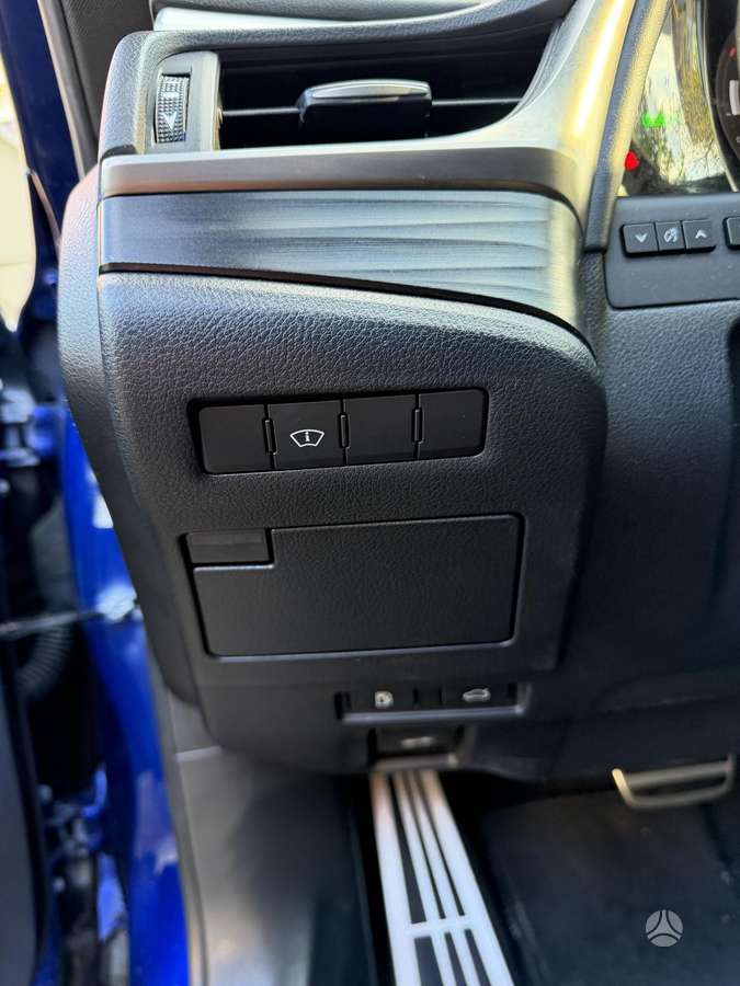Lexus ES 300h, 2.5 l., Седан