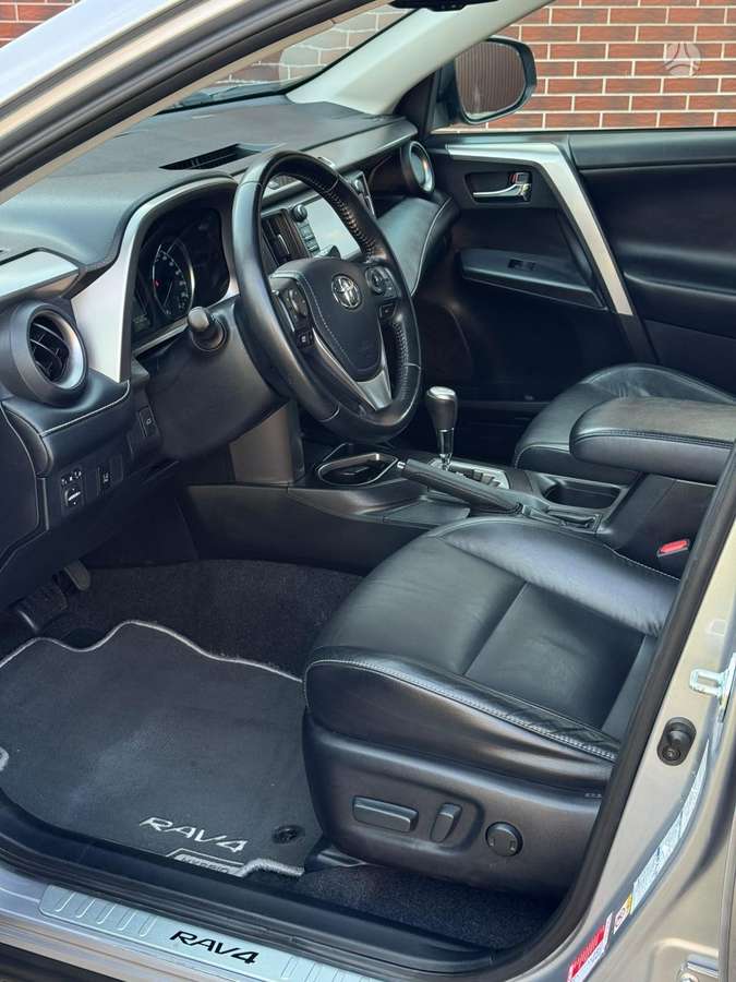 Toyota RAV4 - 8