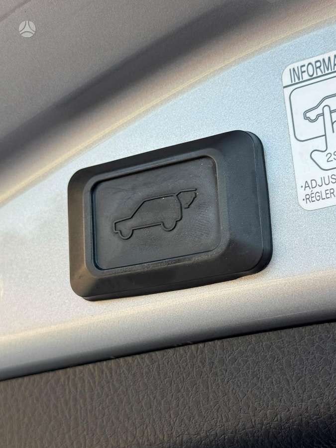 Toyota RAV4 - 11