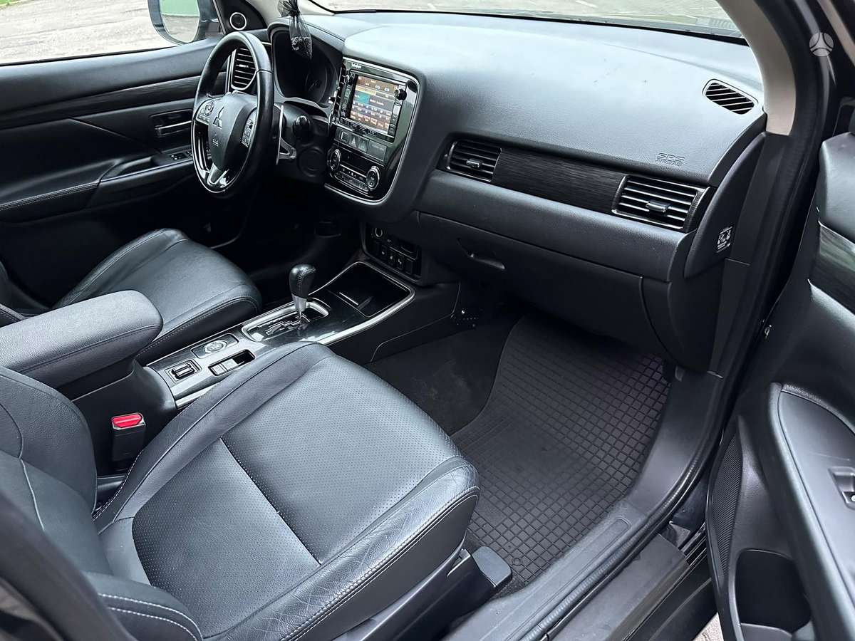 Mitsubishi Outlander - 10