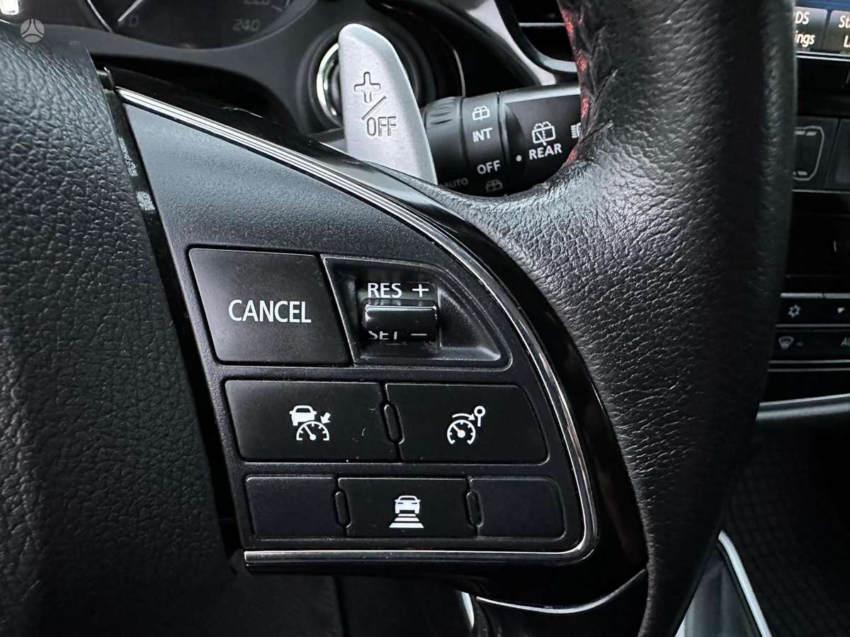Mitsubishi Outlander - 12