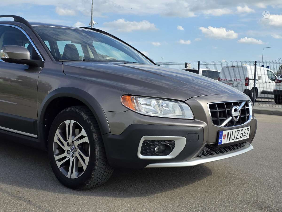 Volvo XC70 - 8