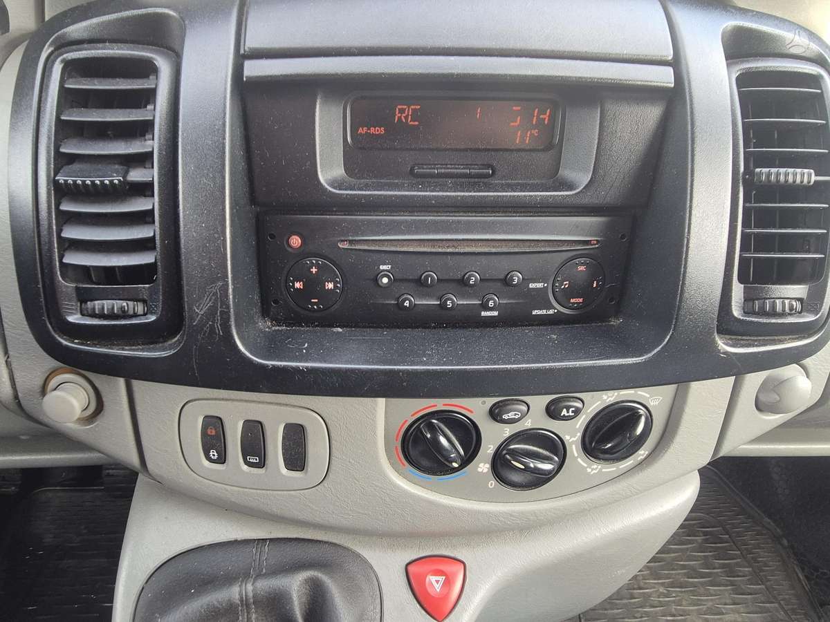 Renault Trafic - 11