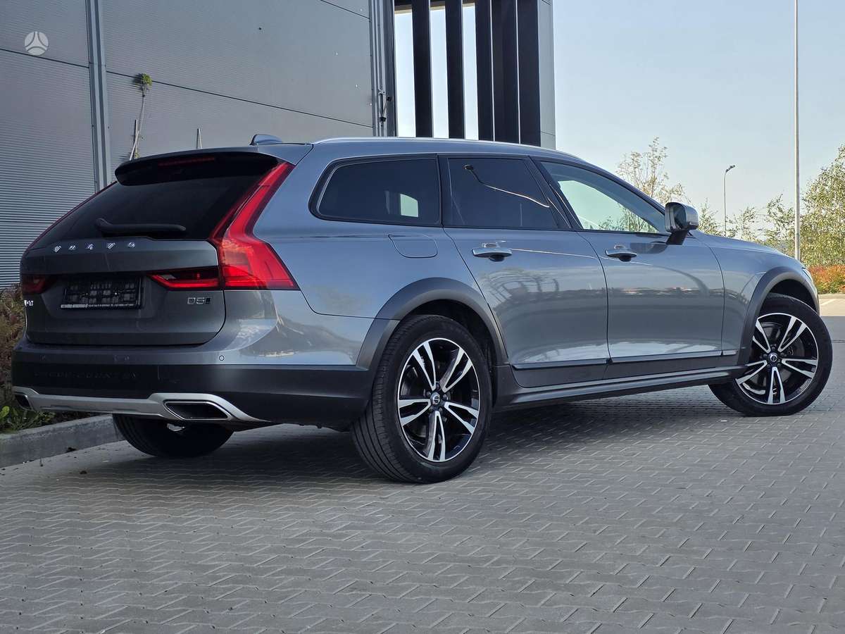 Volvo V90 Cross Country - 5