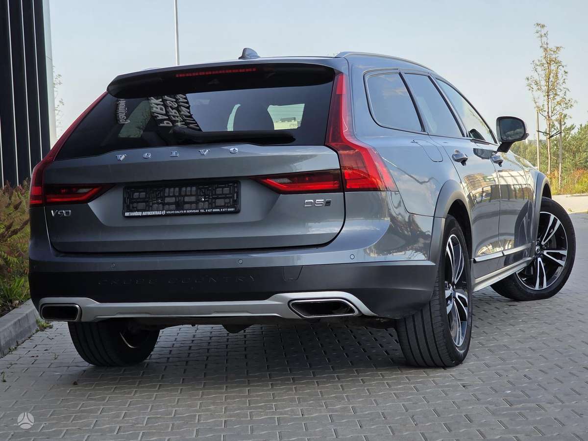 Volvo V90 Cross Country - 6