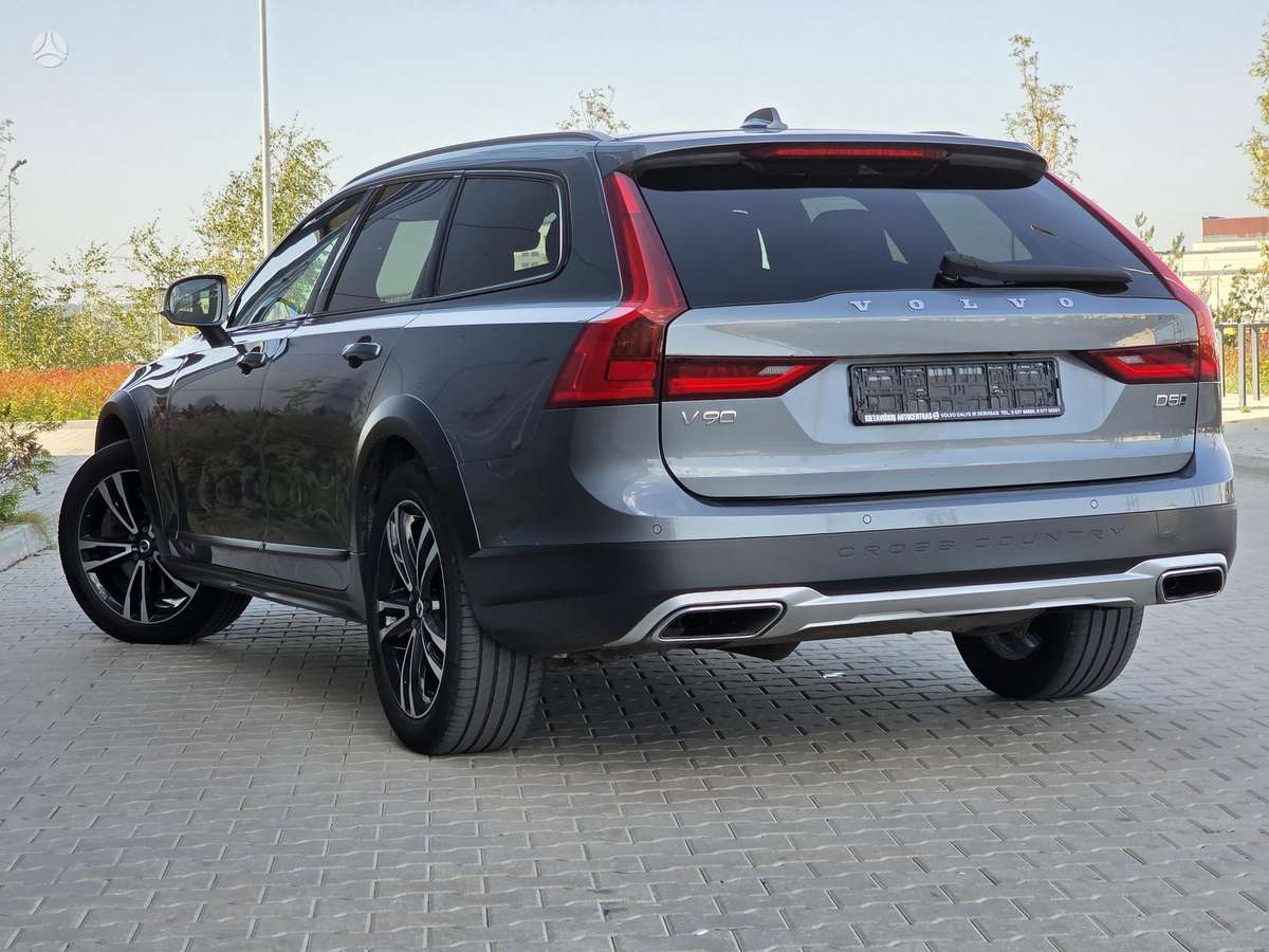 Volvo V90 Cross Country - 7