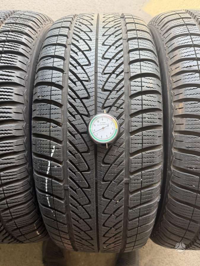 Goodyear UltraGrip 8 performance, winter 235/50 R18