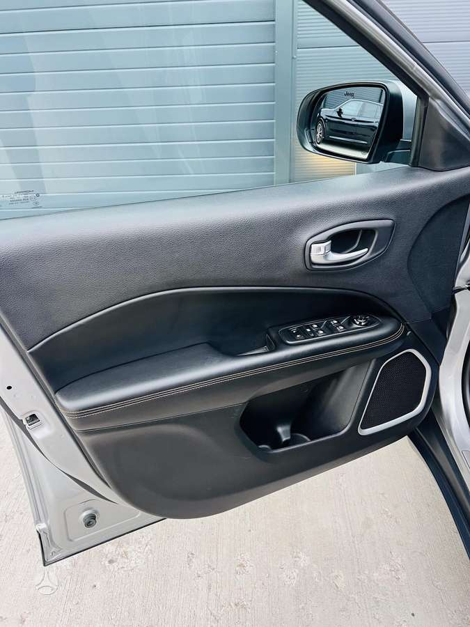 Jeep Compass, 2.0 l., off-road / crossover