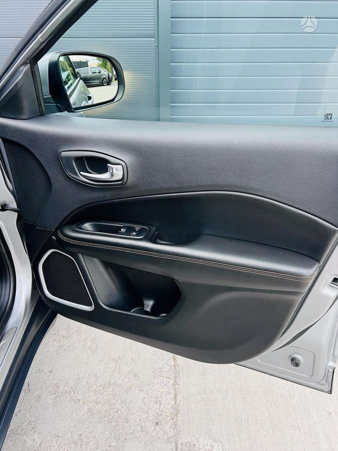 Jeep Compass, 2.0 l., off-road / crossover
