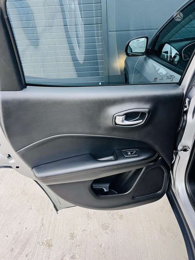 Jeep Compass, 2.0 l., off-road / crossover