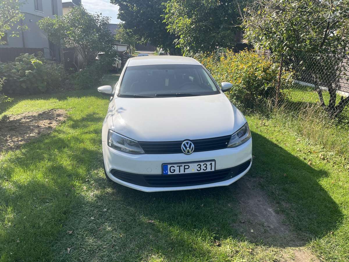 Volkswagen Jetta - 1