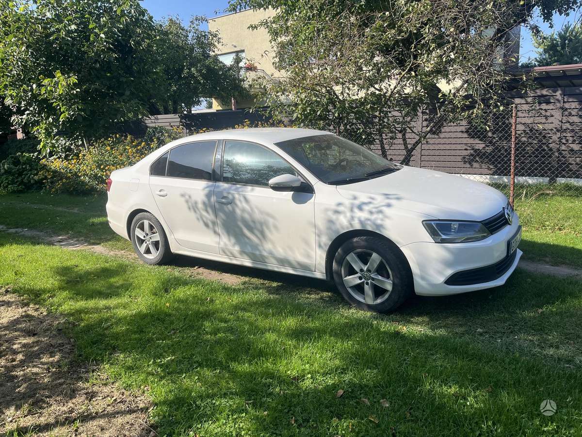 Volkswagen Jetta - 2
