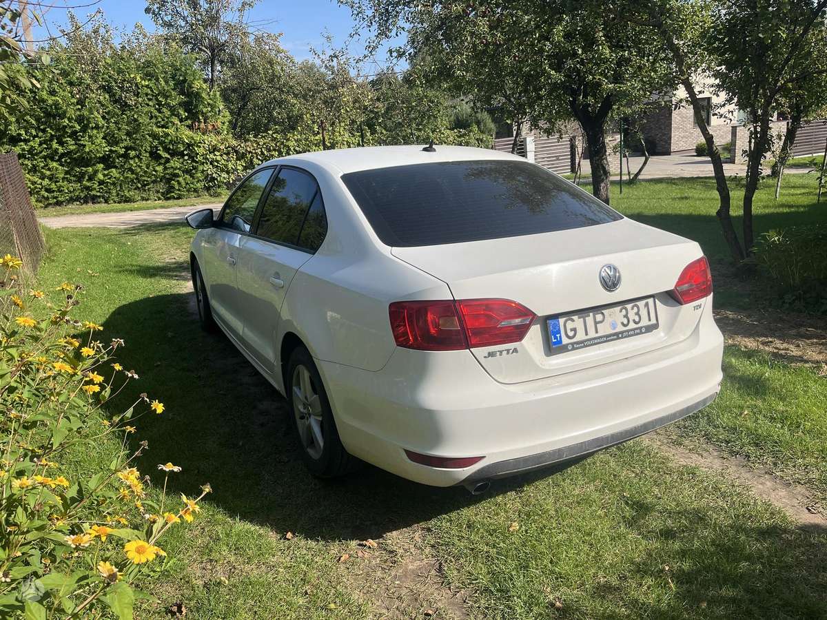 Volkswagen Jetta - 4