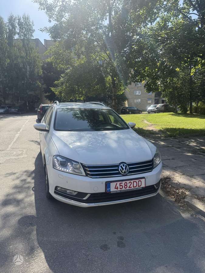 Volkswagen Passat - 1