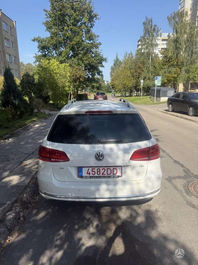 Volkswagen Passat - 4