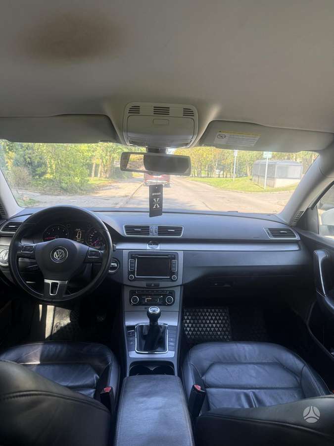 Volkswagen Passat - 9