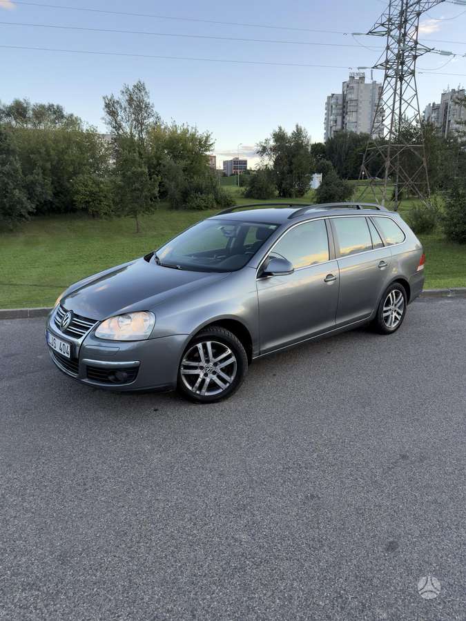 Volkswagen Golf - 1