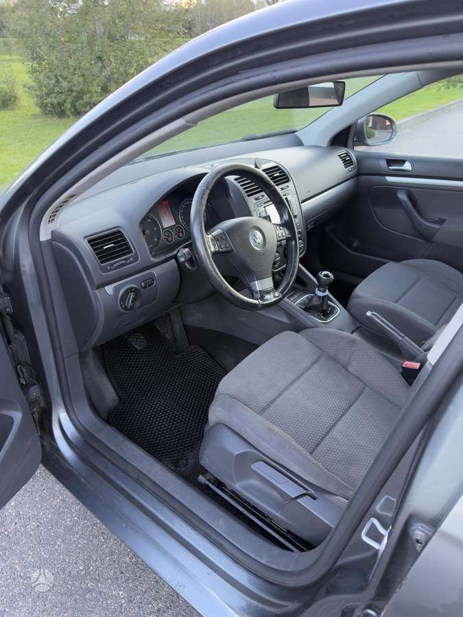 Volkswagen Golf - 6
