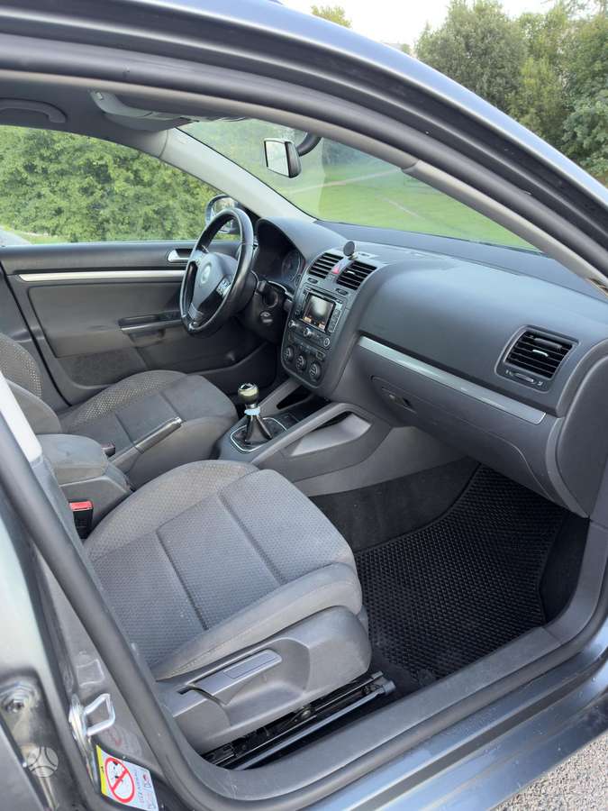 Volkswagen Golf - 8