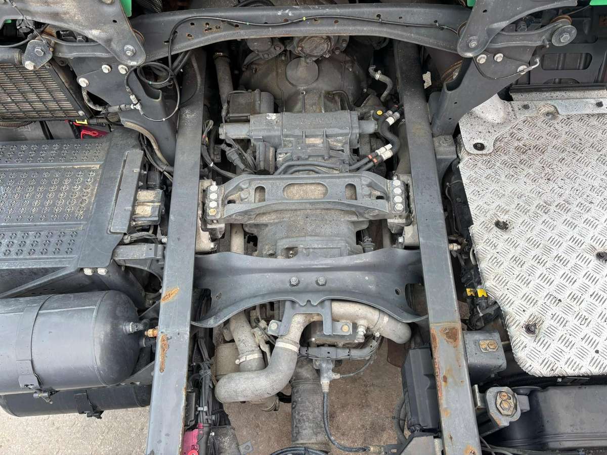 Scania R 650 8x4*4, шасси
