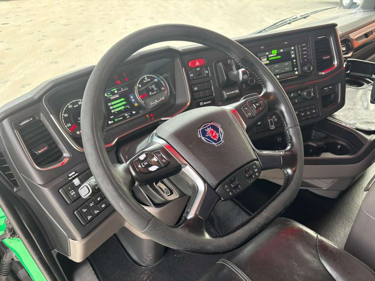 Scania R 650 8x4*4, шасси