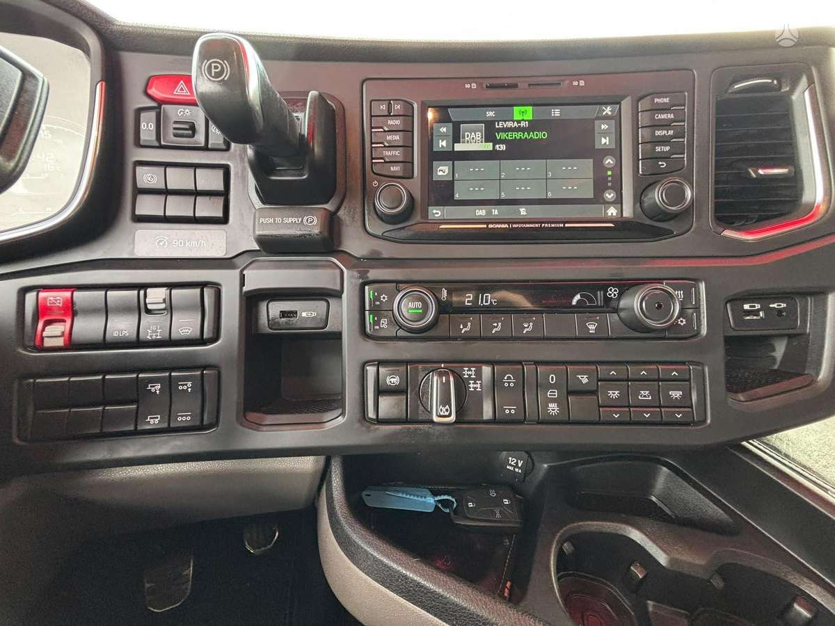 Scania R 650 8x4*4, шасси
