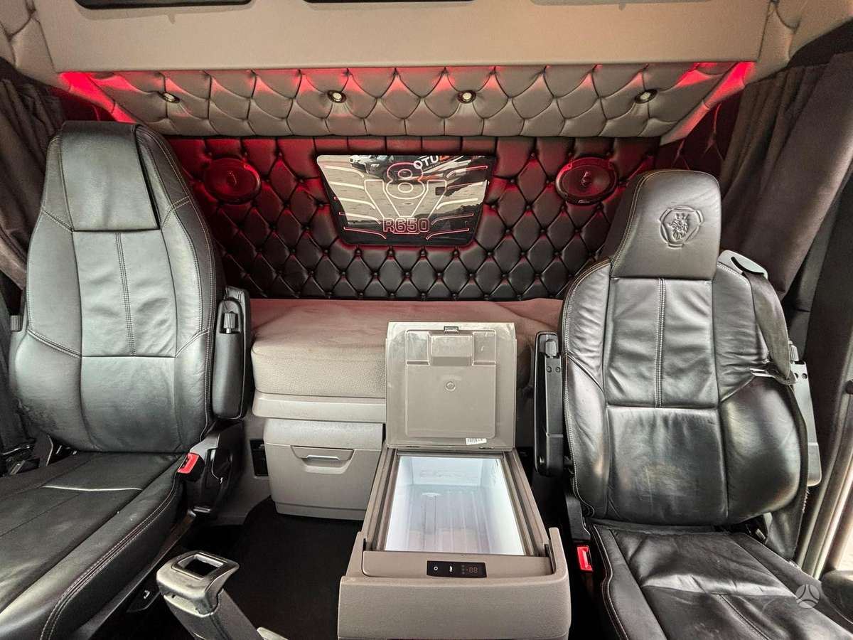 Scania R 650 8x4*4, шасси