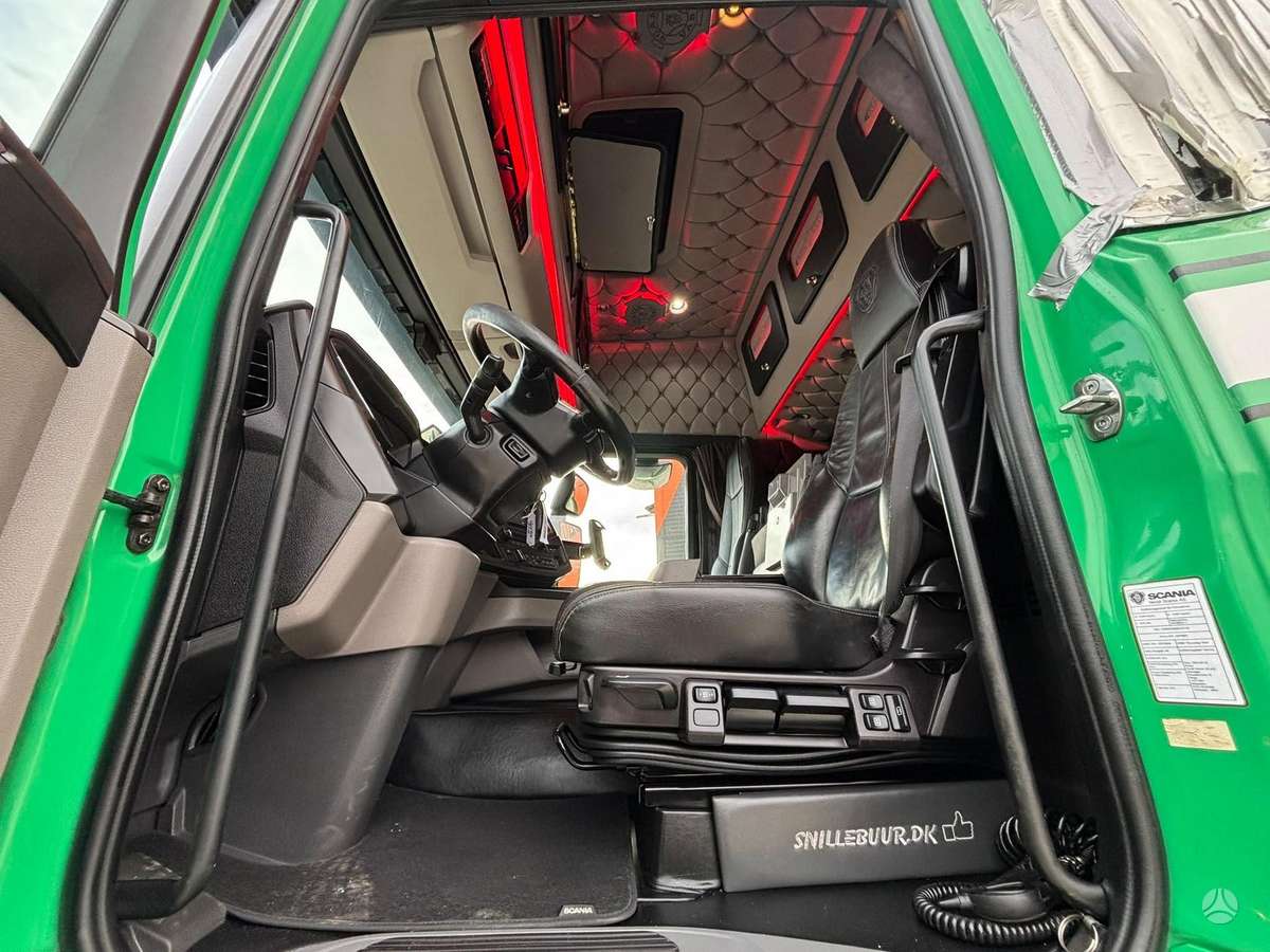 Scania R 650 8x4*4, шасси
