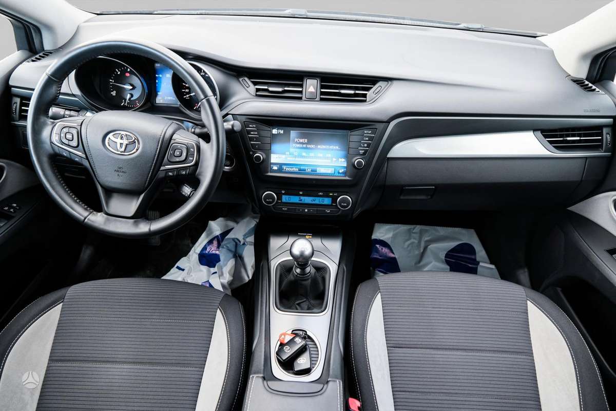 Toyota Avensis - 9