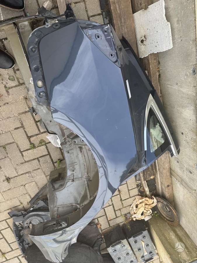 Tesla Model 3 kėbulo dalys