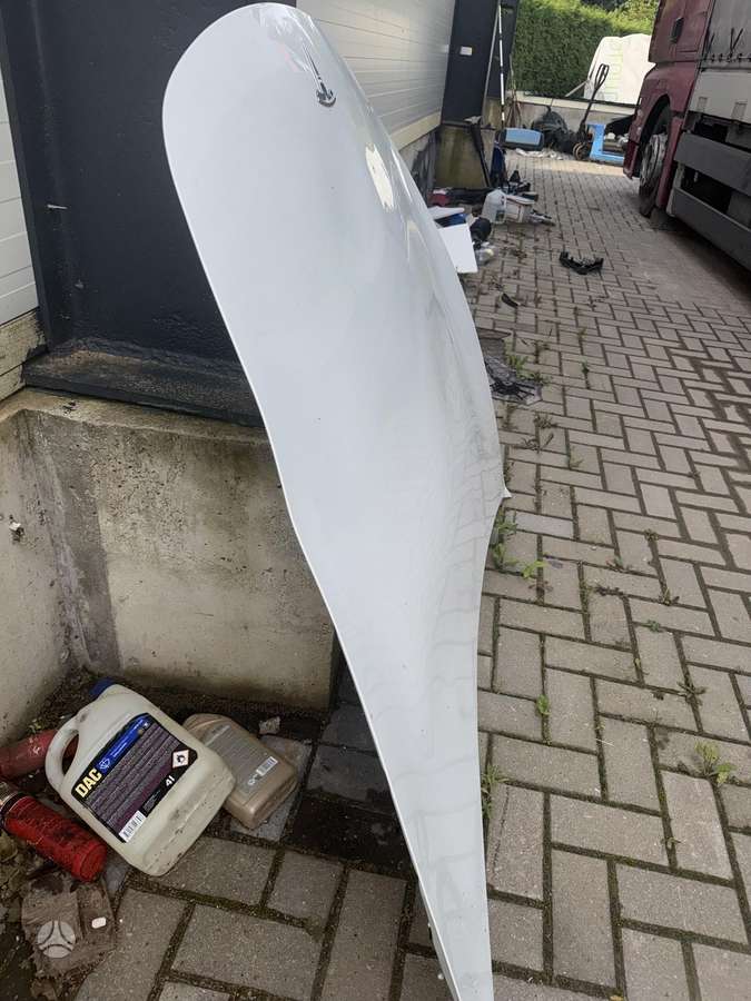 Tesla Model 3 kėbulo dalys