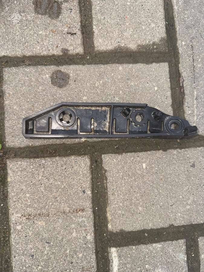 Tesla Model 3 kėbulo dalys