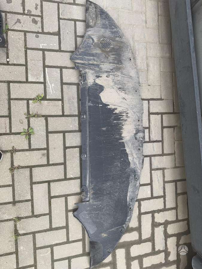 Tesla Model 3 kėbulo dalys