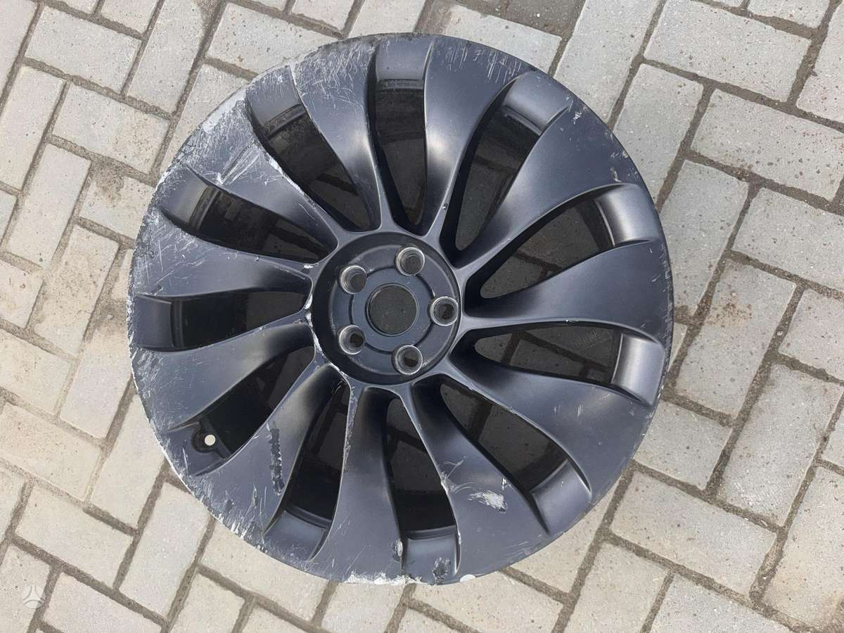 Tesla Model 3 kėbulo dalys