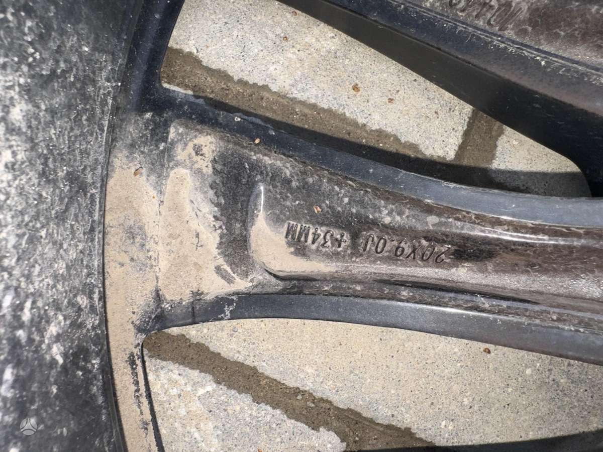 Tesla Model 3 kėbulo dalys