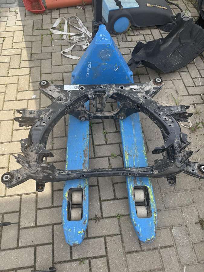Tesla Model 3 kėbulo dalys