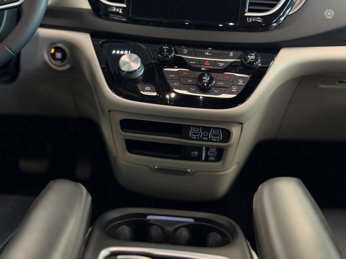 Chrysler Pacifica, 3.6 l., Минивэн