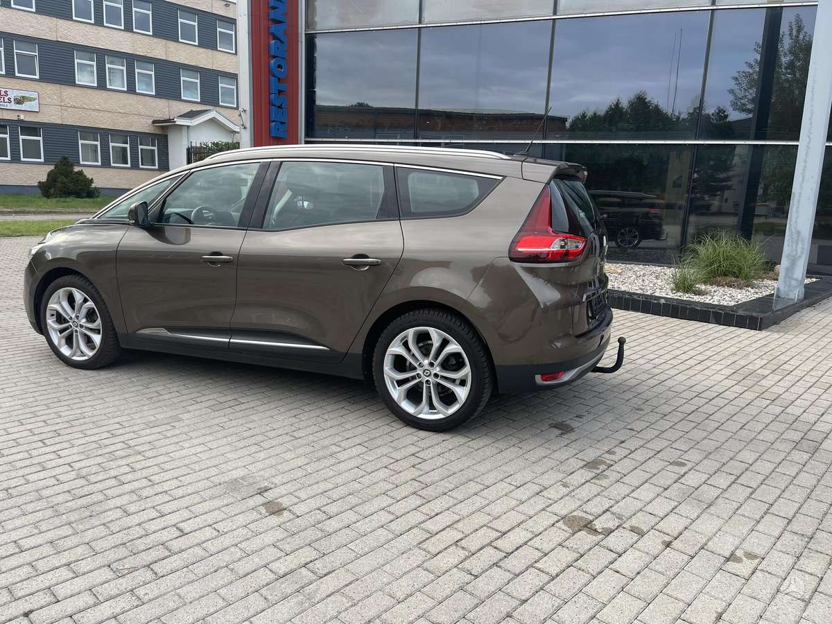 Renault Grand Scenic - 10