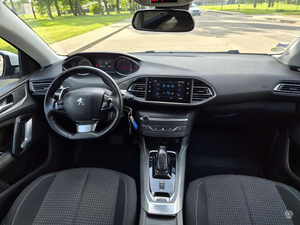 Peugeot 308 - 8