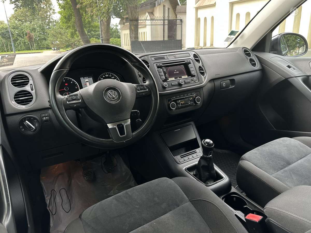 Volkswagen Tiguan - 9
