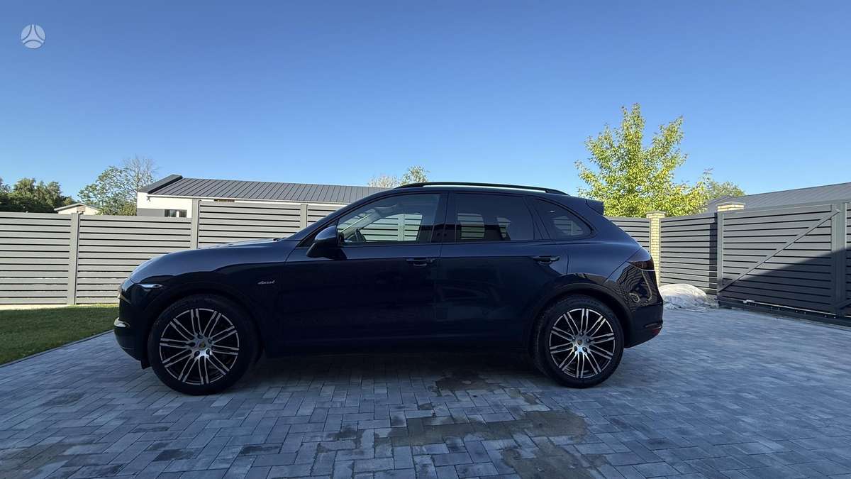 Porsche Cayenne - 1