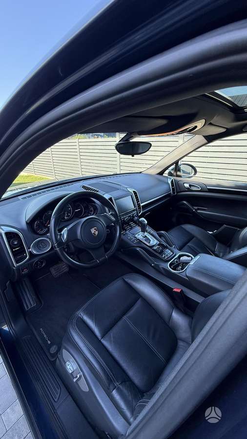 Porsche Cayenne - 2